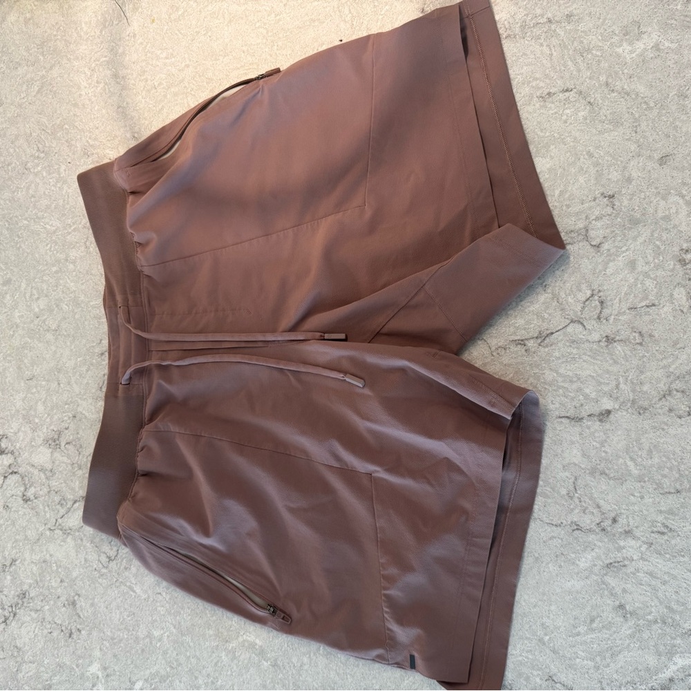 Lululemon License to train 7” Shorts - M